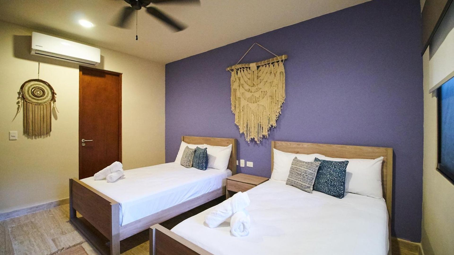 Apartment Luxury Poolside Gem With Pool, Jacuzzi & Gym *