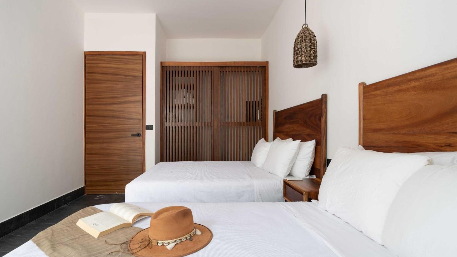 Asana Leaf Tulum