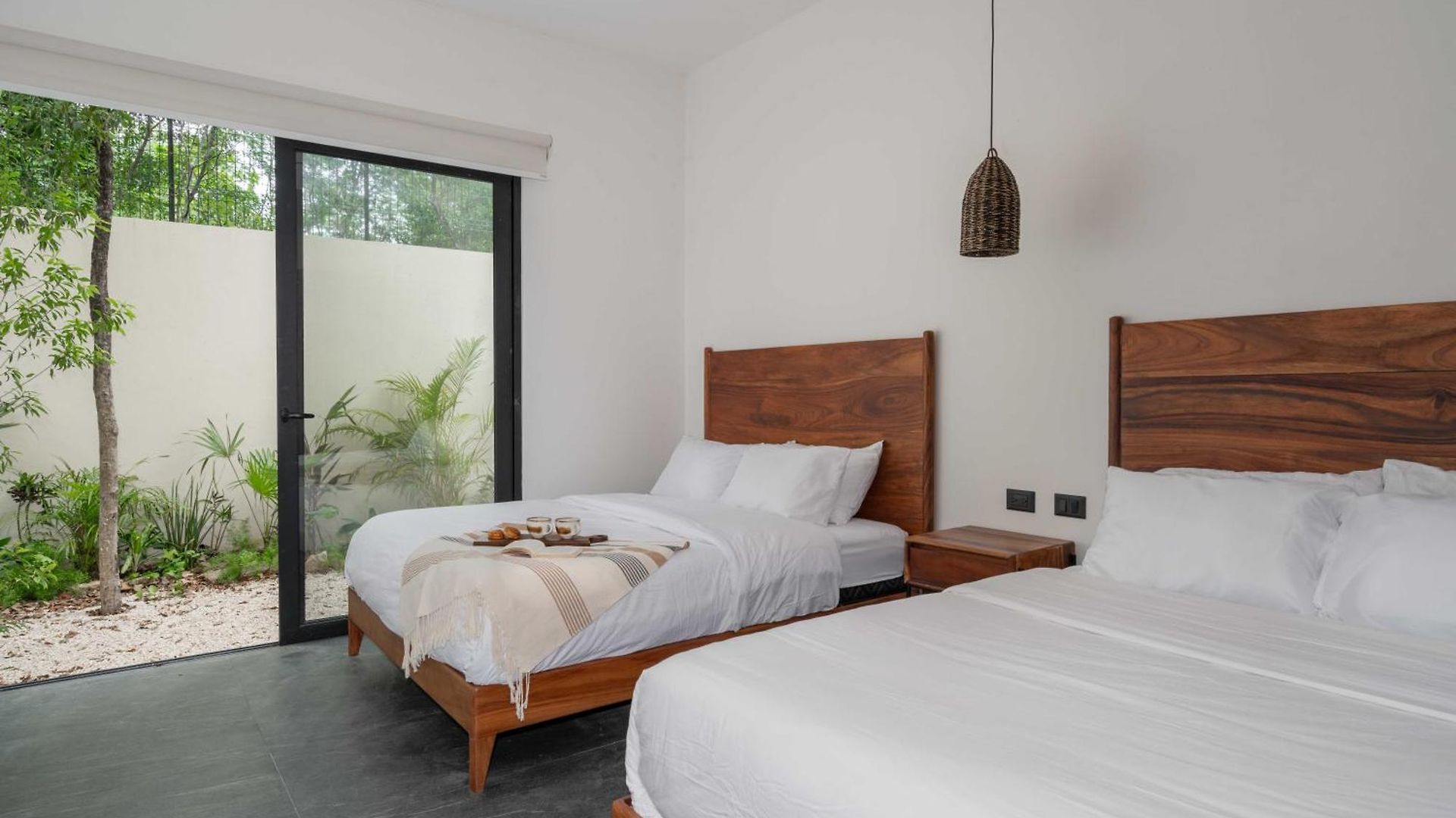 Asana Leaf Tulum