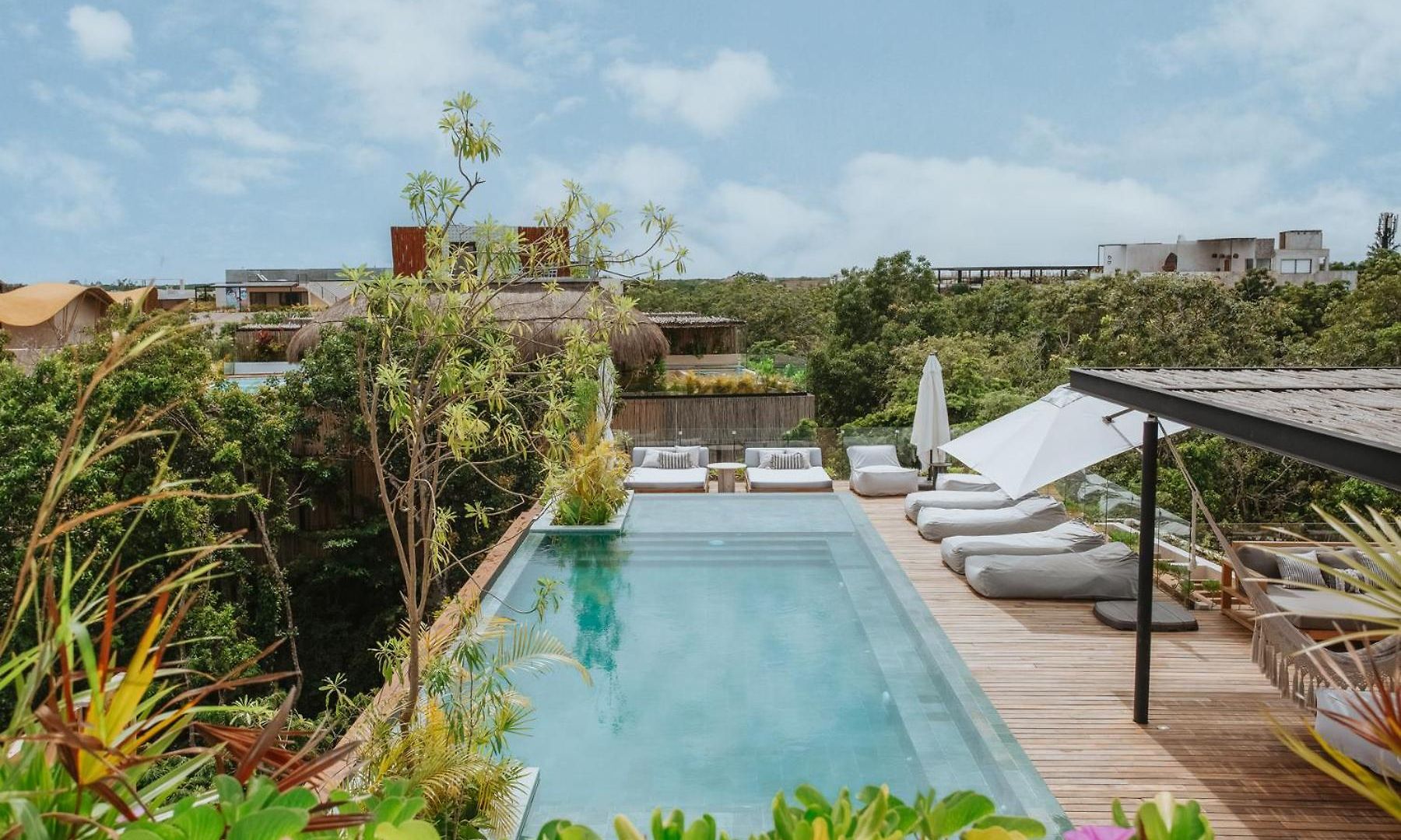 Divine 3br Ph Private Jacuzzi, Pools, Spa, Yoga Apartment