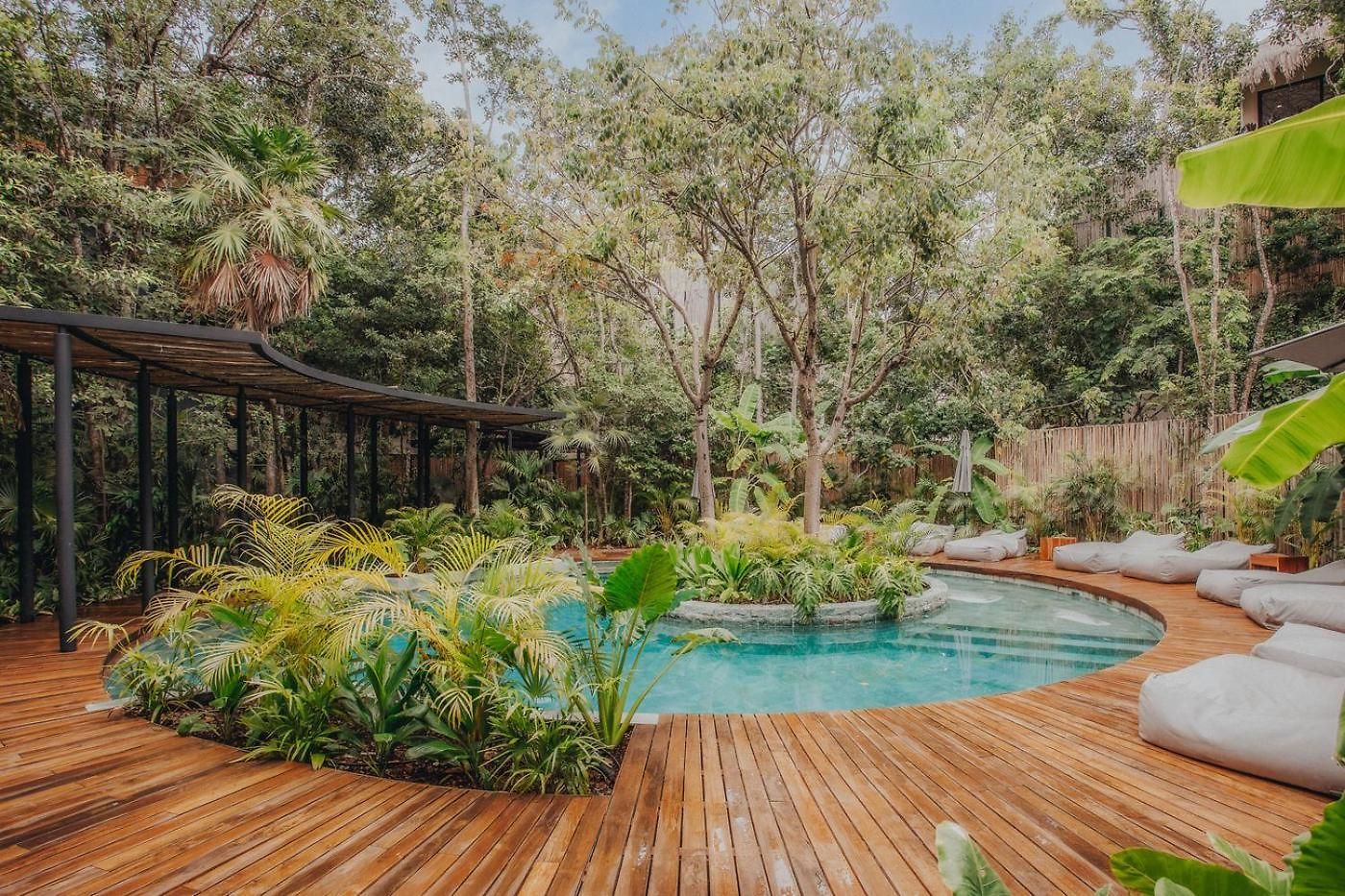 Divine 3br Ph Private Jacuzzi, Pools, Spa, Yoga Apartment