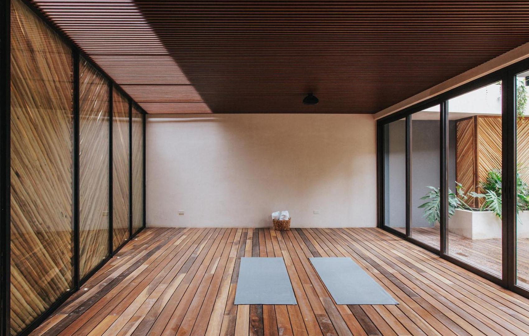 Divine 3br Ph Private Jacuzzi, Pools, Spa, Yoga Apartment