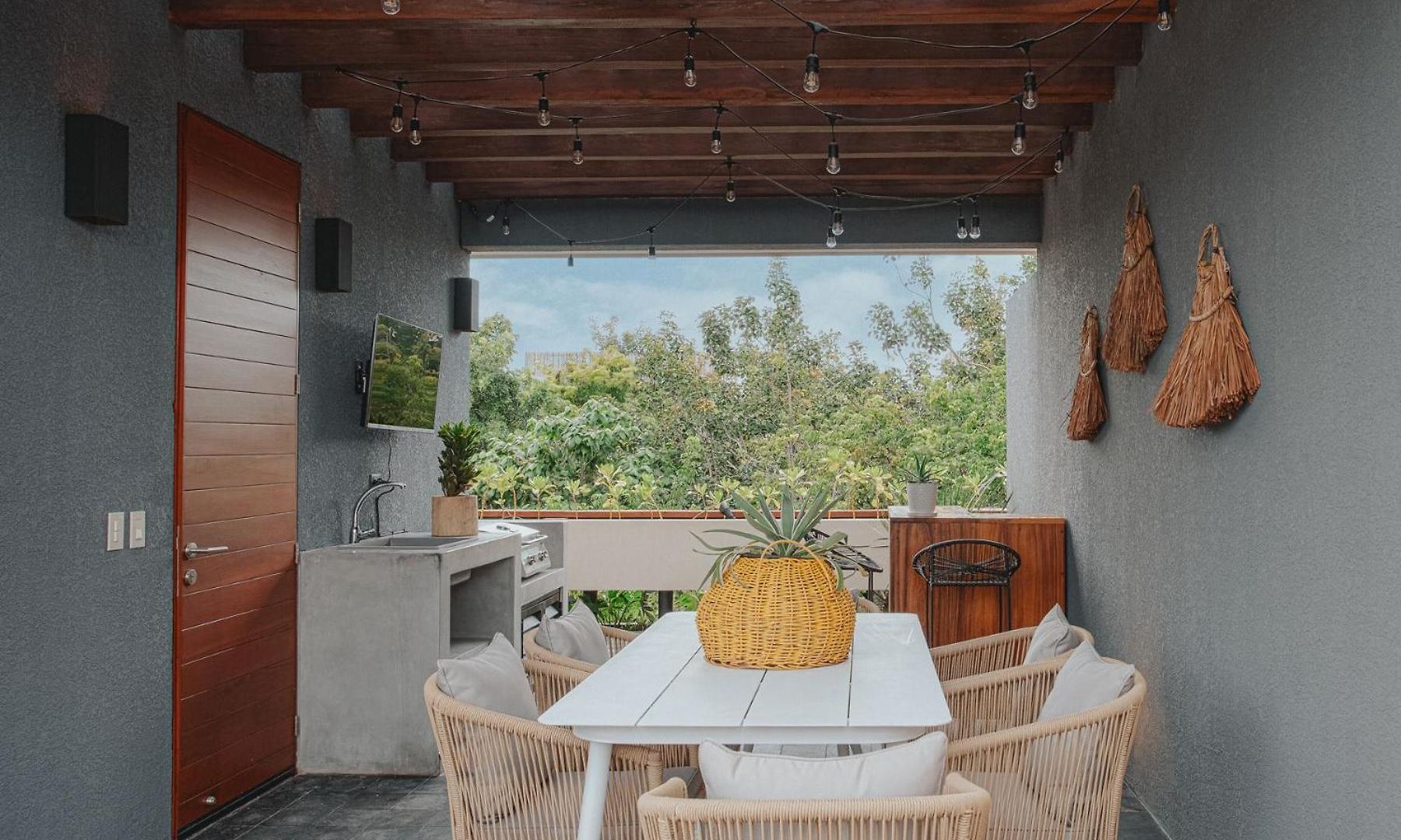 Divine 3br Ph Private Jacuzzi, Pools, Spa, Yoga Apartment