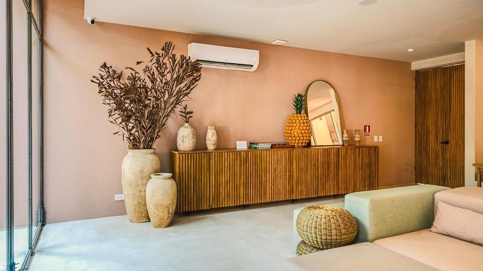 Divine 2br W Pool Gym Yoga Classes Restaurant *
