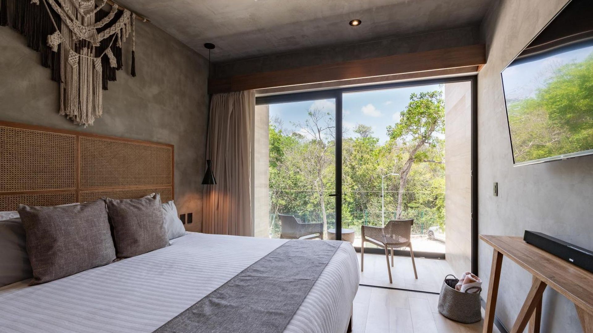 Luxury With Rooftop Pool, Gym, Padel Court, Art Installations *