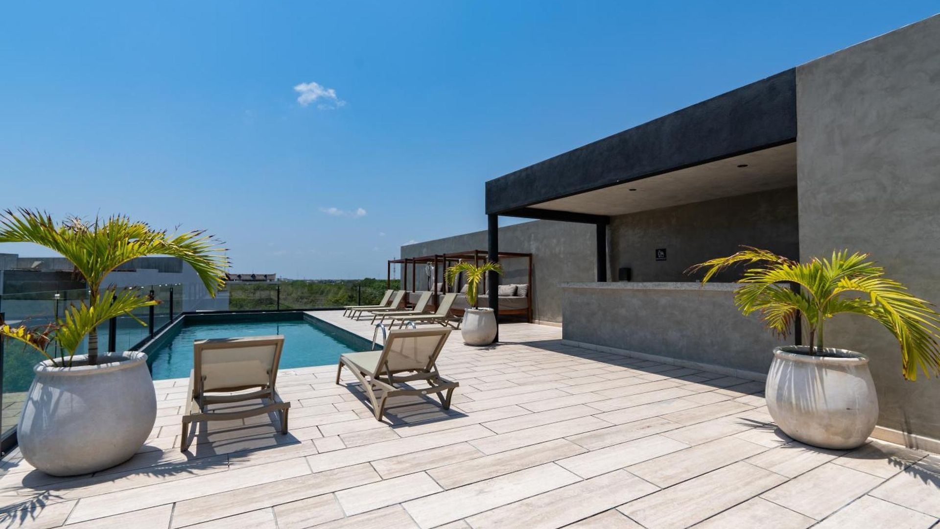 Luxury With Rooftop Pool, Gym, Padel Court, Art Installations