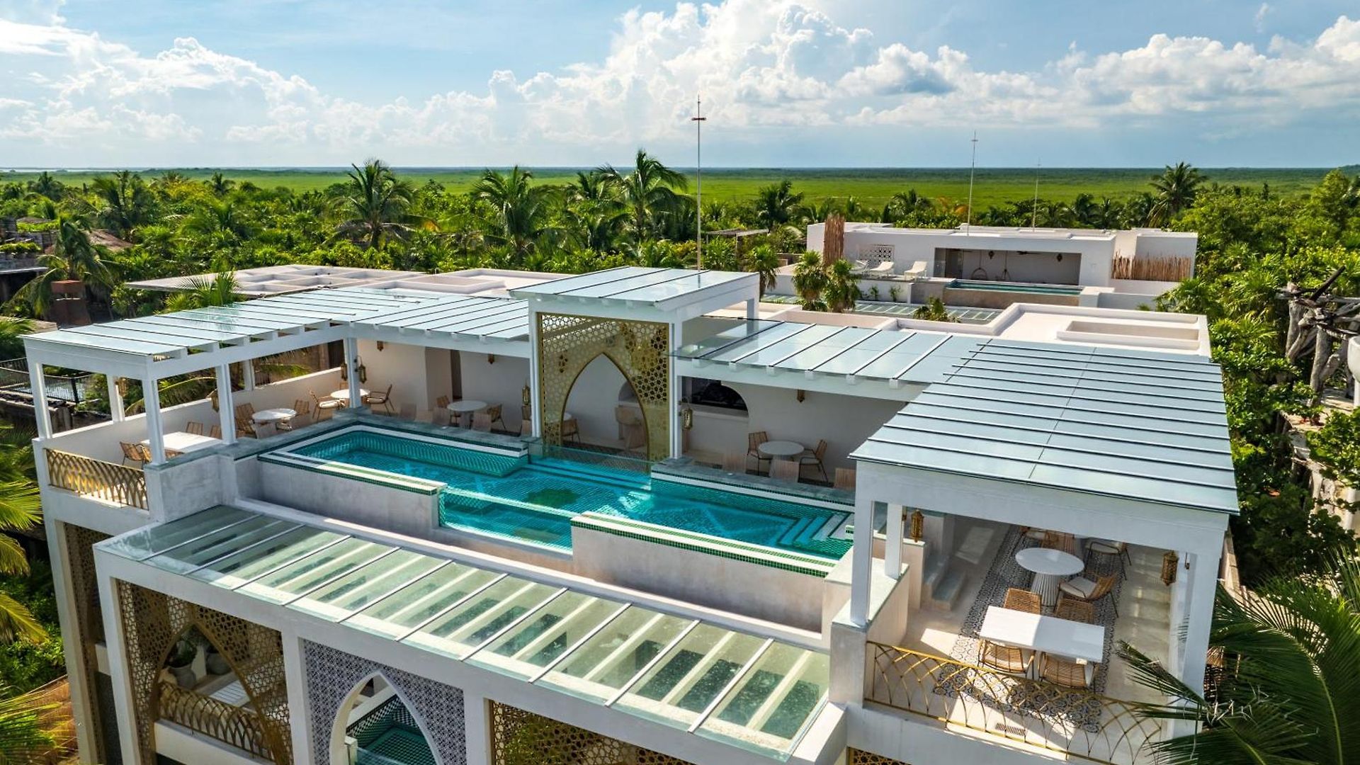 Sana Beachfront Boutique Hotel 5*
