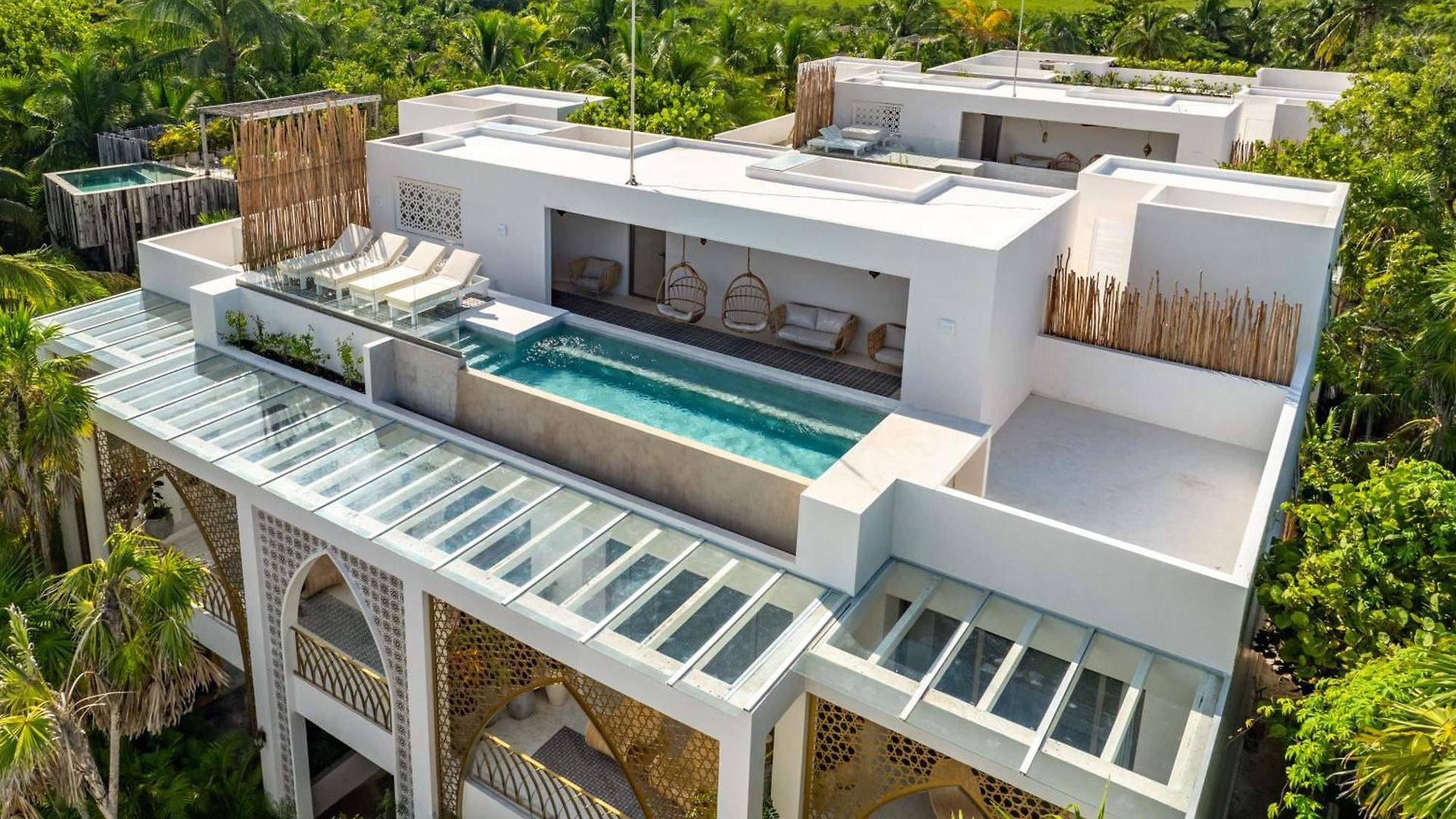 Sana Beachfront Boutique Hotel 5*