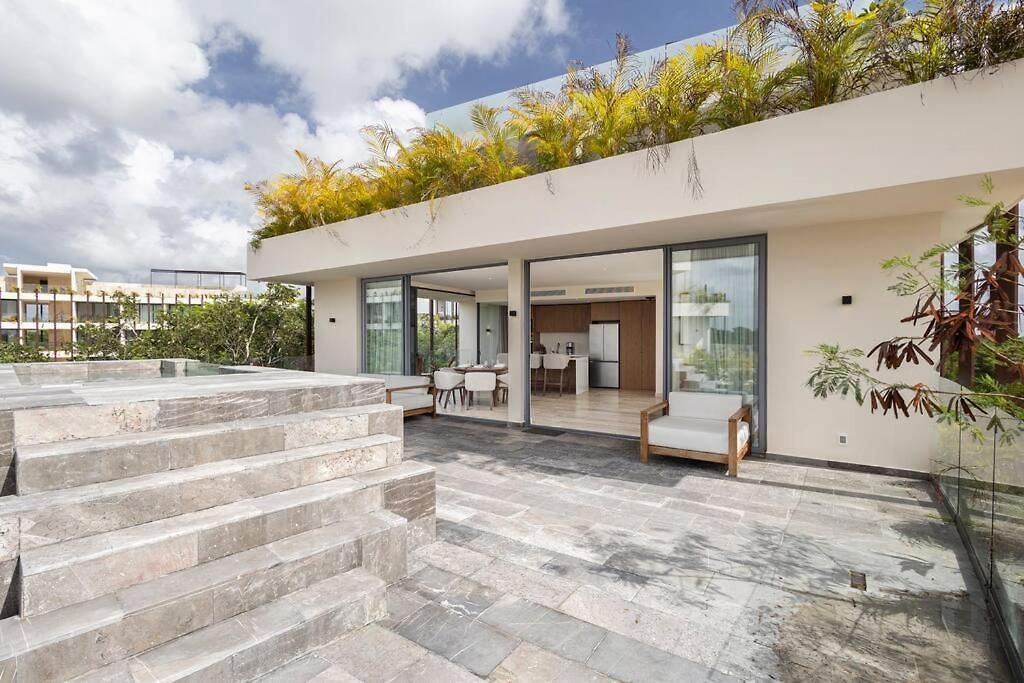 Stunning 2 Bd Mistiq Ph Rooftop Private Pool Apartment *