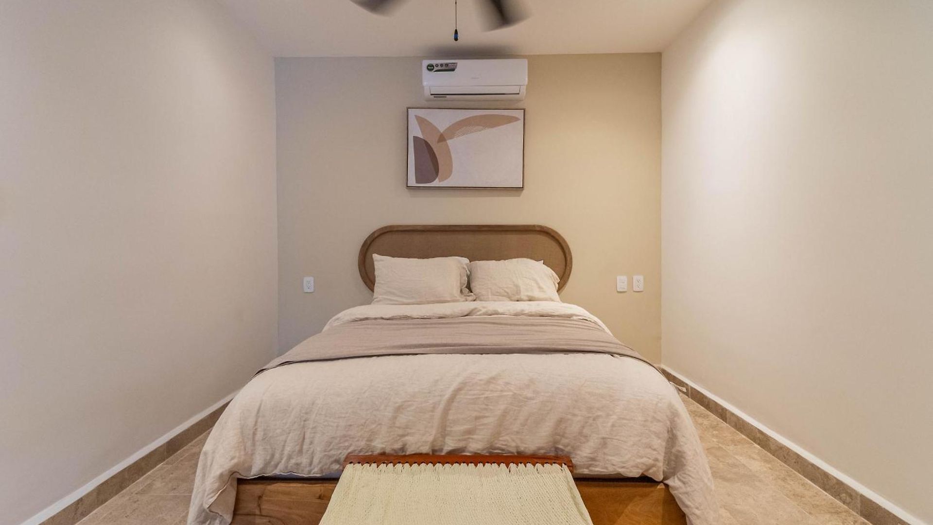 Bright 1 Bd With Balcony *