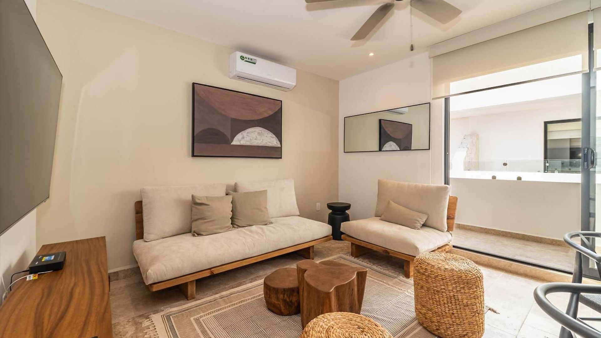 Bright 1 Bd With Balcony *