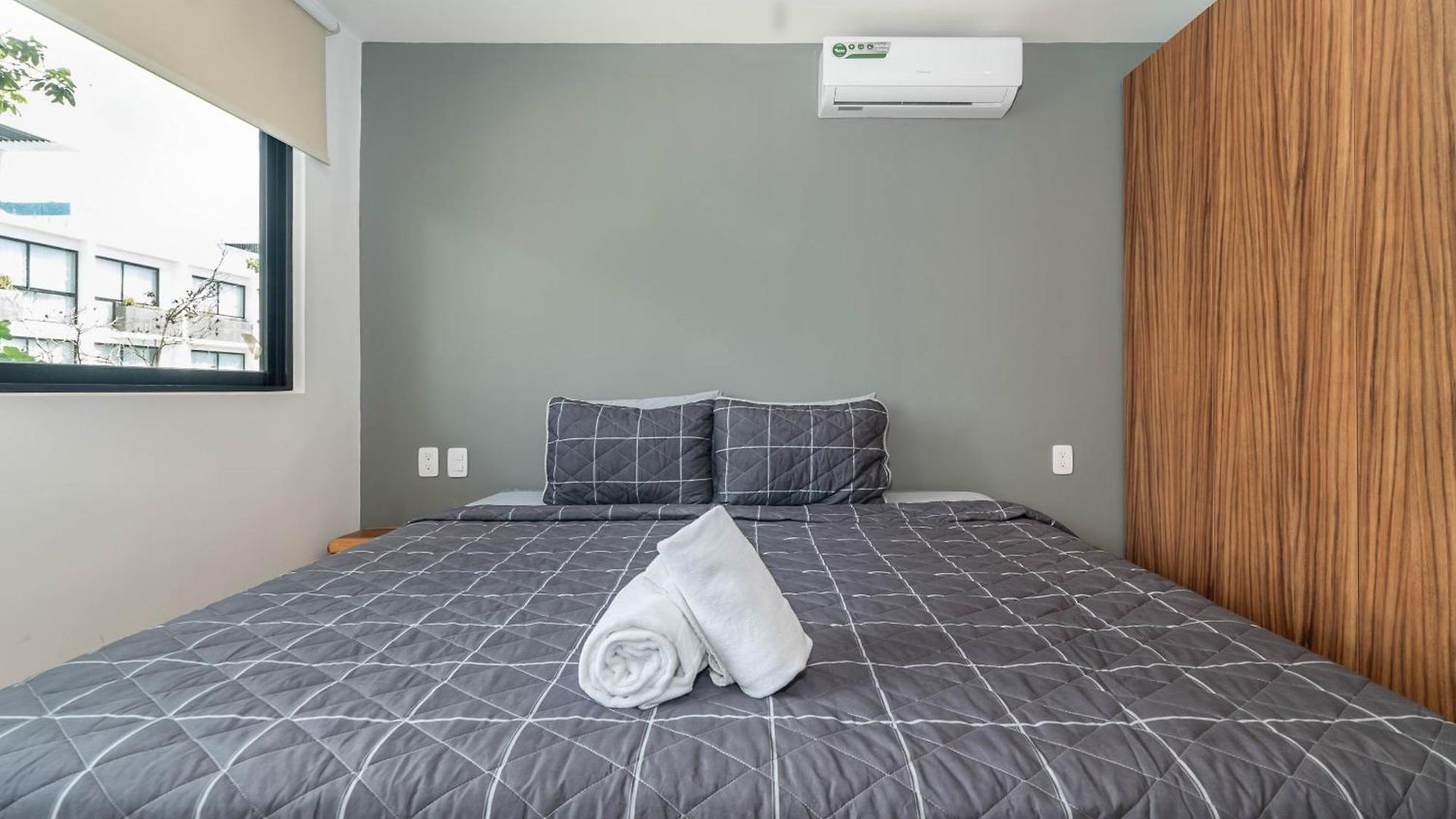 Holiday home 2 Bd With Balcony Gym Rooftop Pool