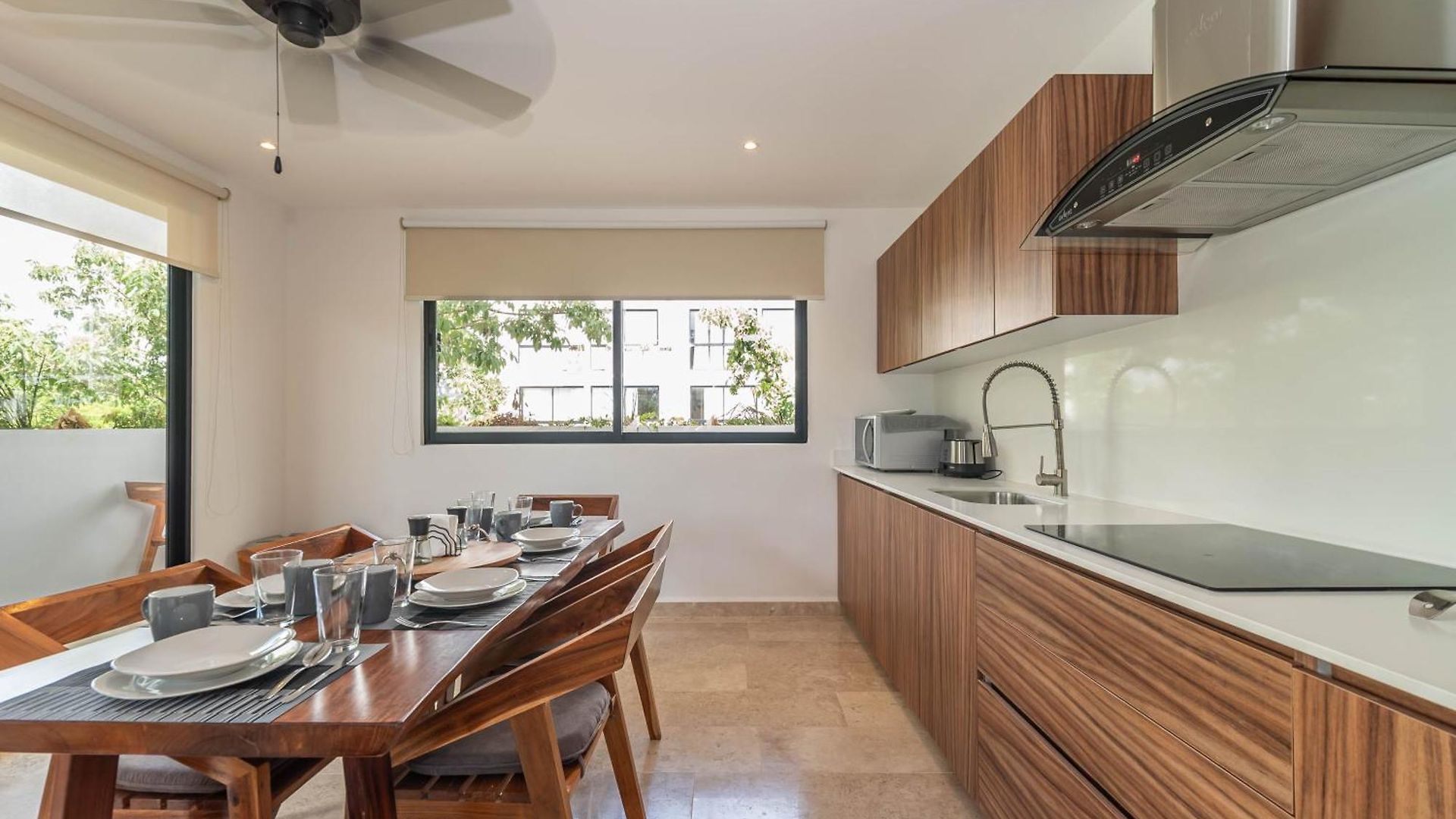 Holiday home 2 Bd With Balcony Gym Rooftop Pool