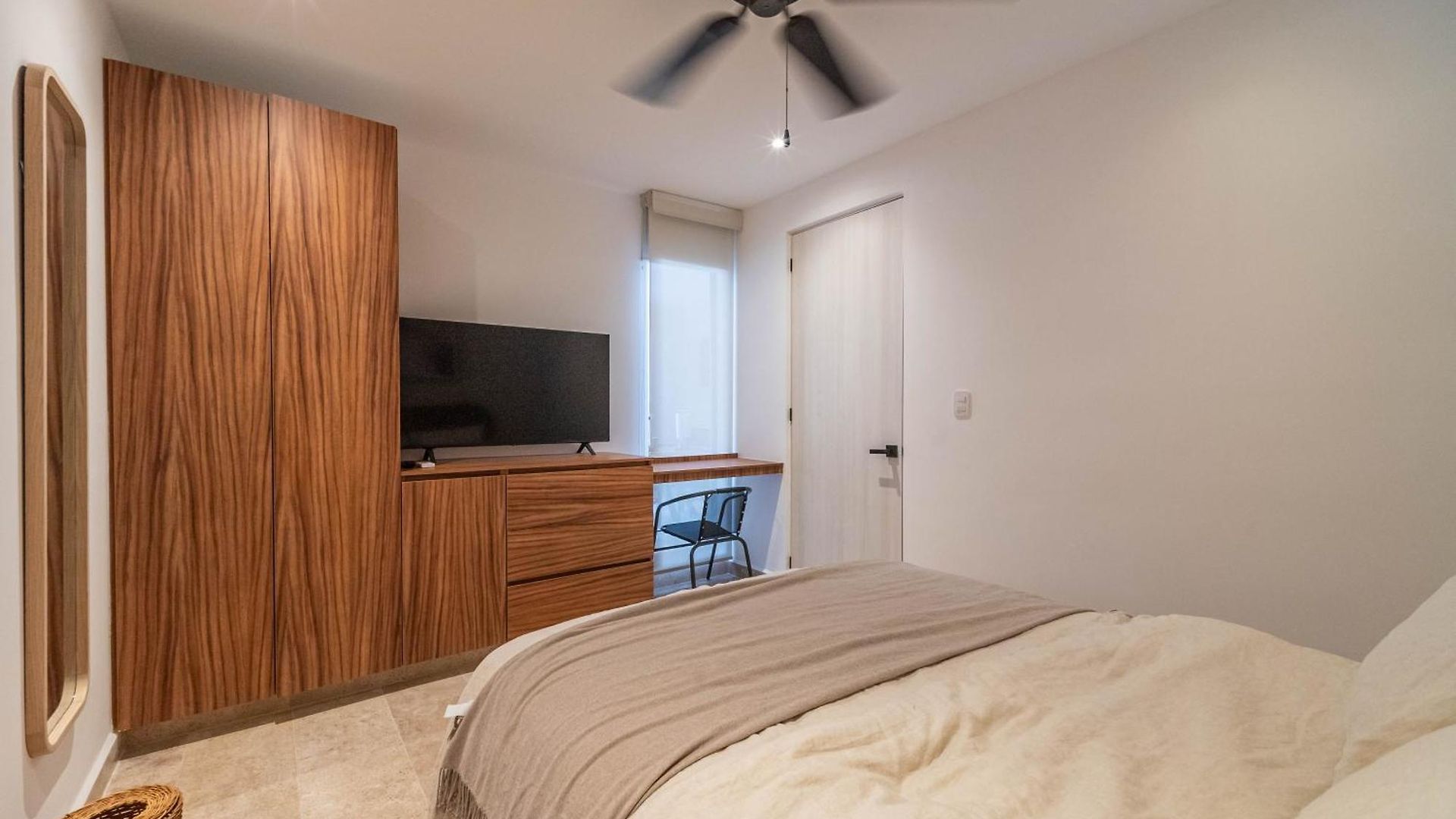 Bright 1 Bd With Balcony