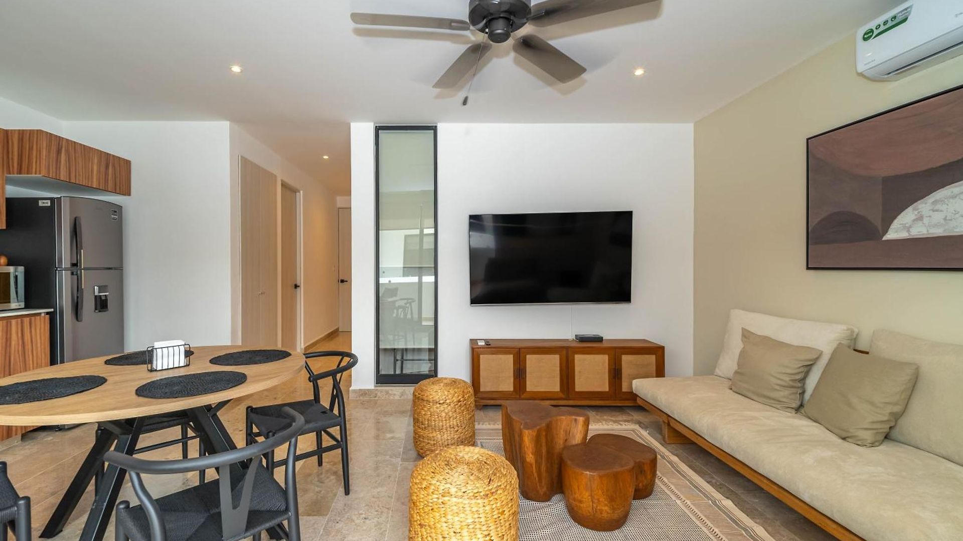Bright 1 Bd With Balcony