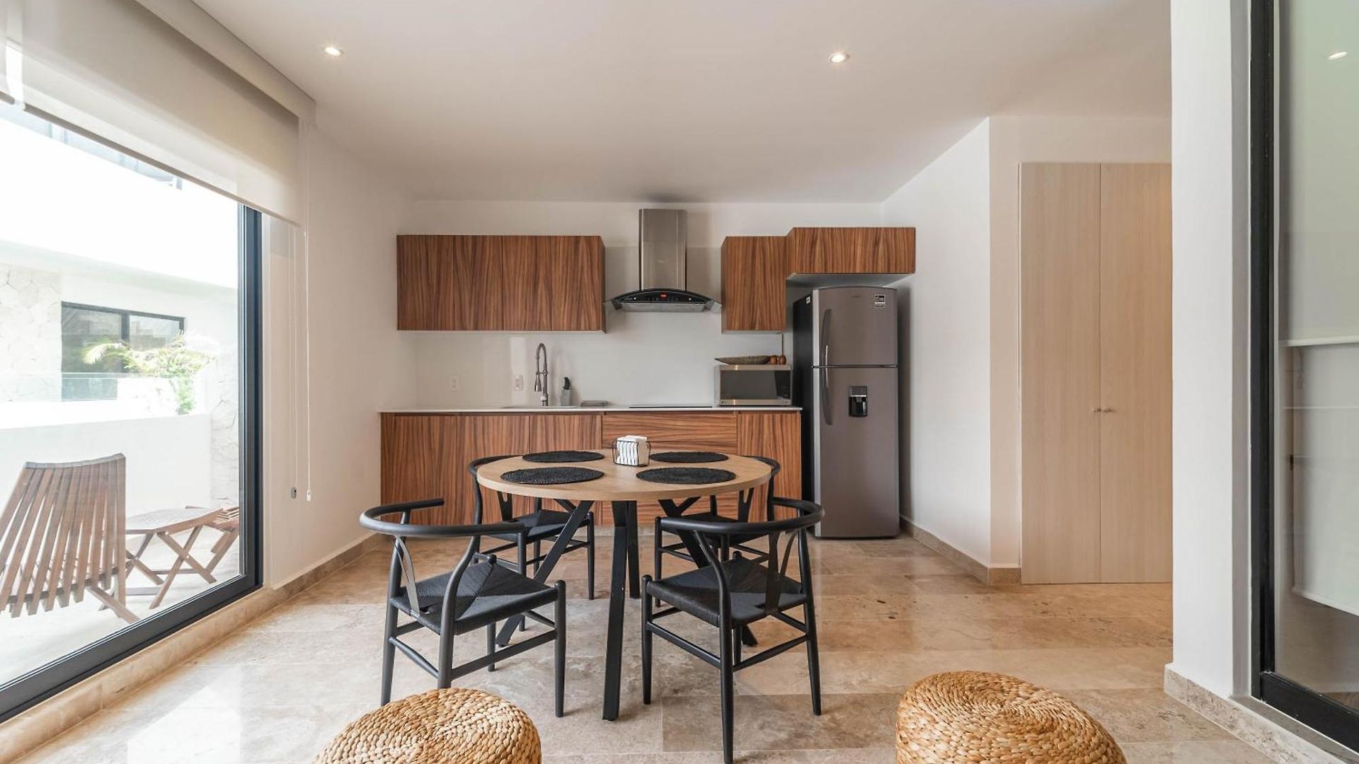 Bright 1 Bd With Balcony *