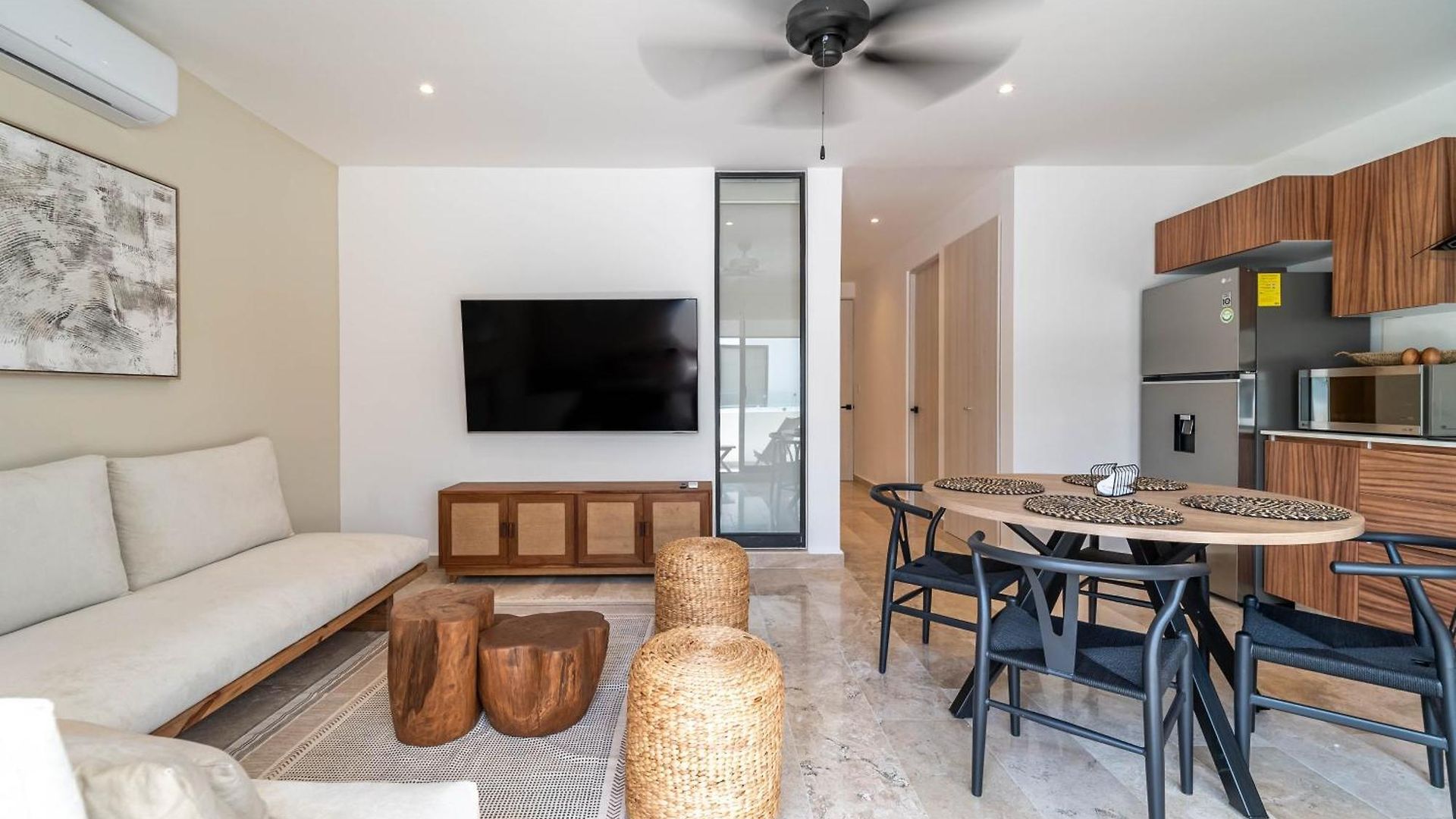 1 Bd With Balcony Gym Pool View