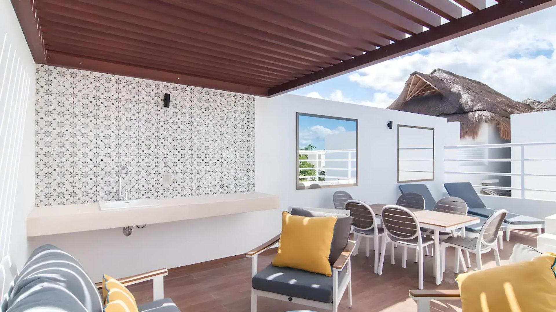Luxury Penthouse W-jacuzzi In The Heart Of