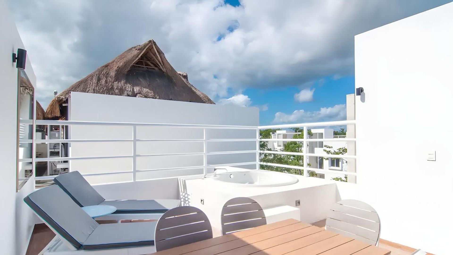 Luxury Penthouse W-jacuzzi In The Heart Of *