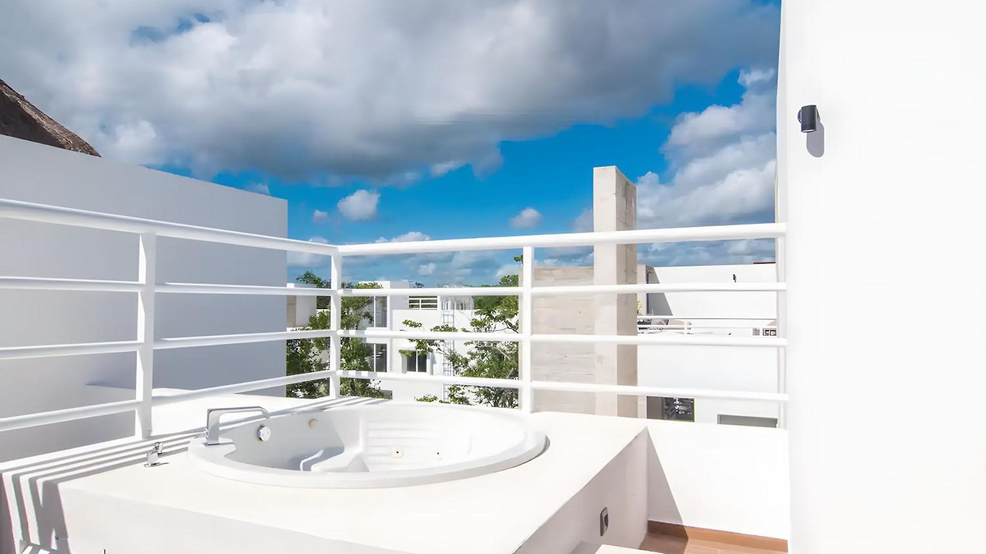 Luxury Penthouse W-jacuzzi In The Heart Of Tulum