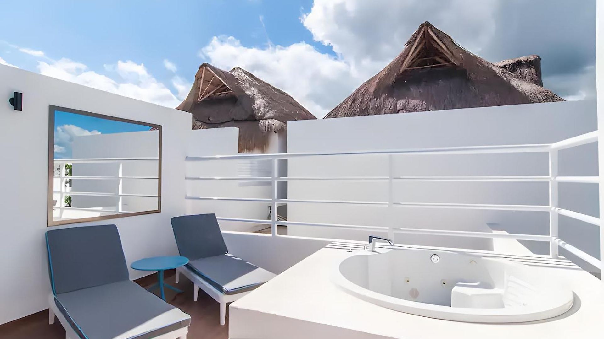 Luxury Penthouse W-jacuzzi In The Heart Of Apartment