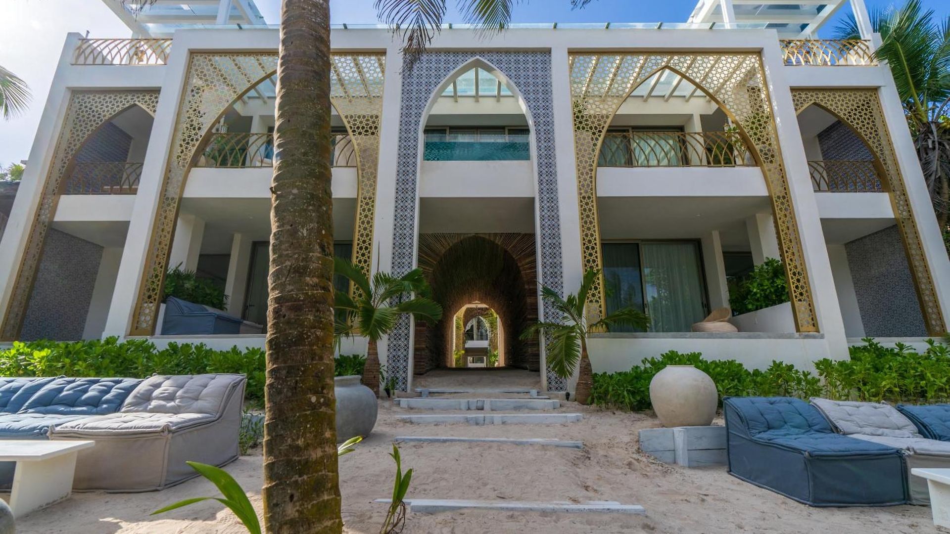 Hotel Sana Beachfront Boutique 5*