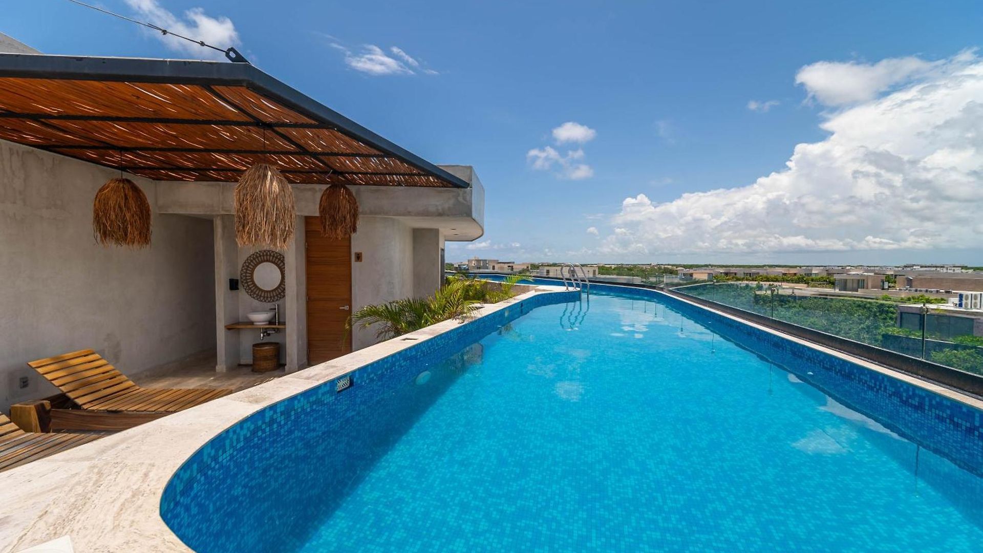 Holiday home King With Rooftop Pool, Sauna, Gym, Parking *