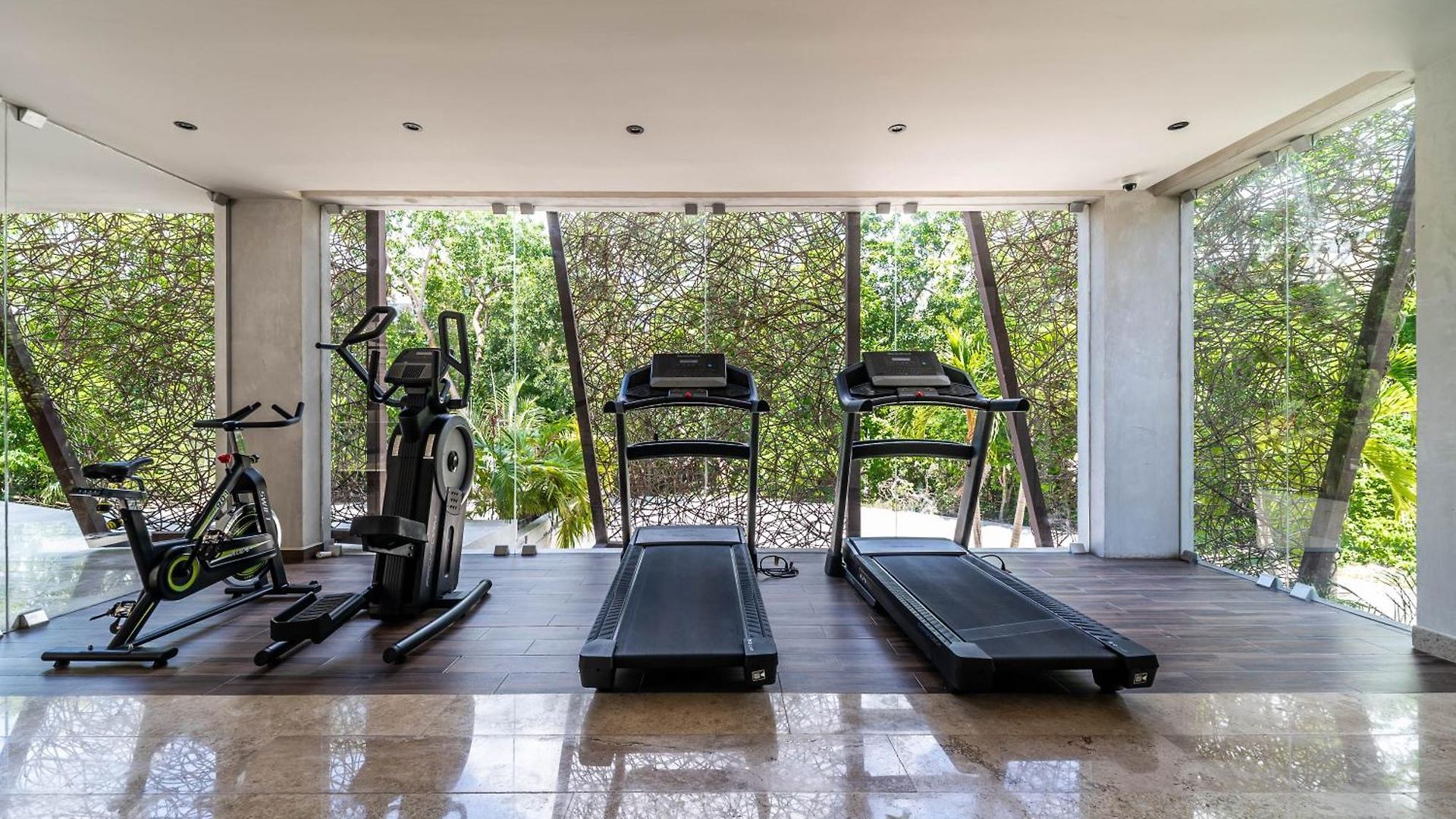 King With Rooftop Pool, Sauna, Gym, Parking * Tulum