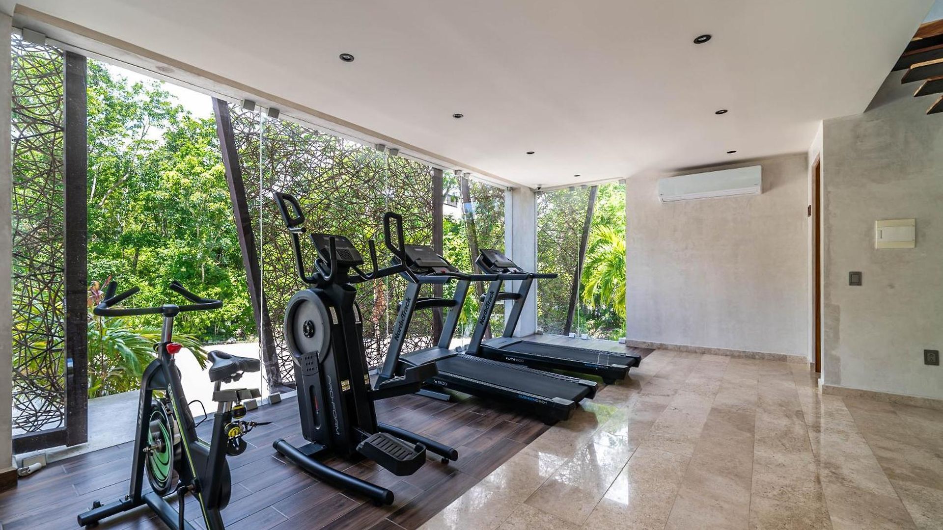 Holiday home King With Rooftop Pool, Sauna, Gym, Parking *