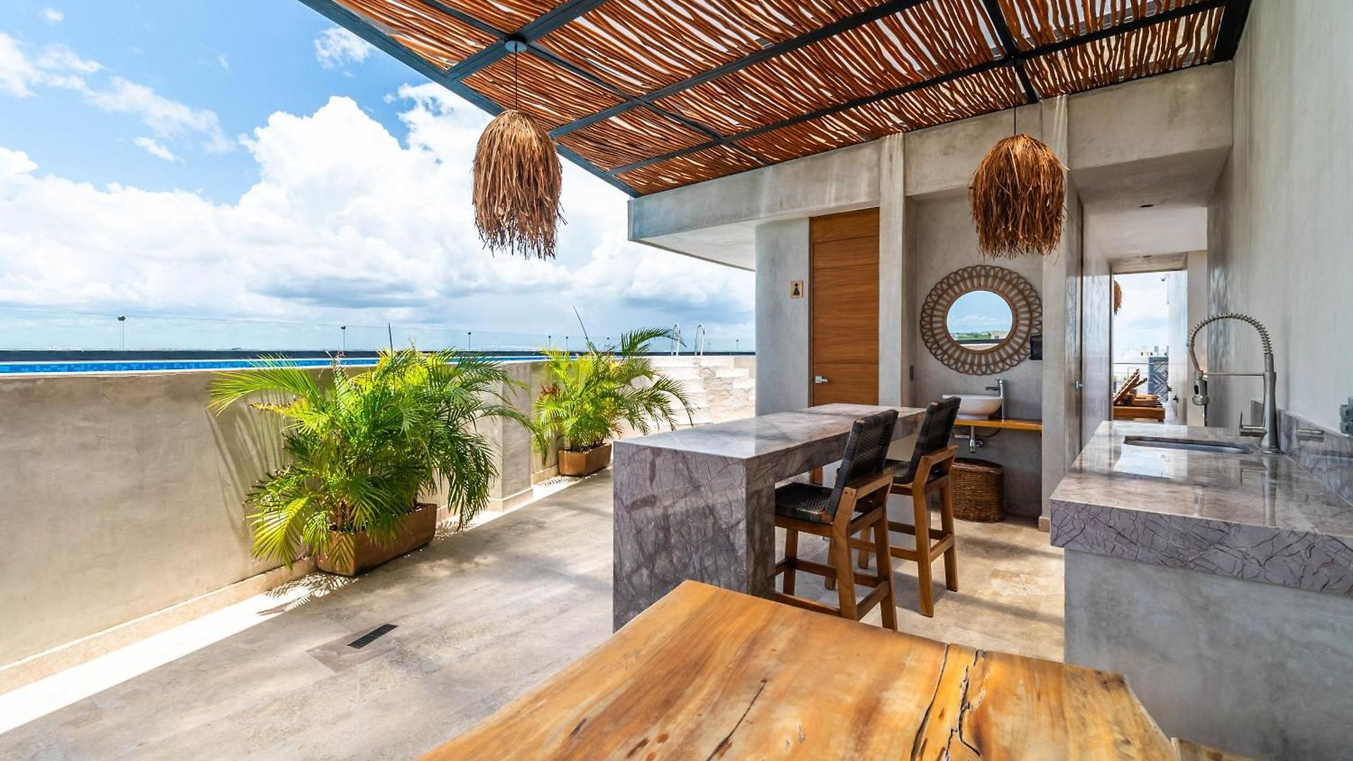 Holiday home King With Rooftop Pool, Sauna, Gym, Parking