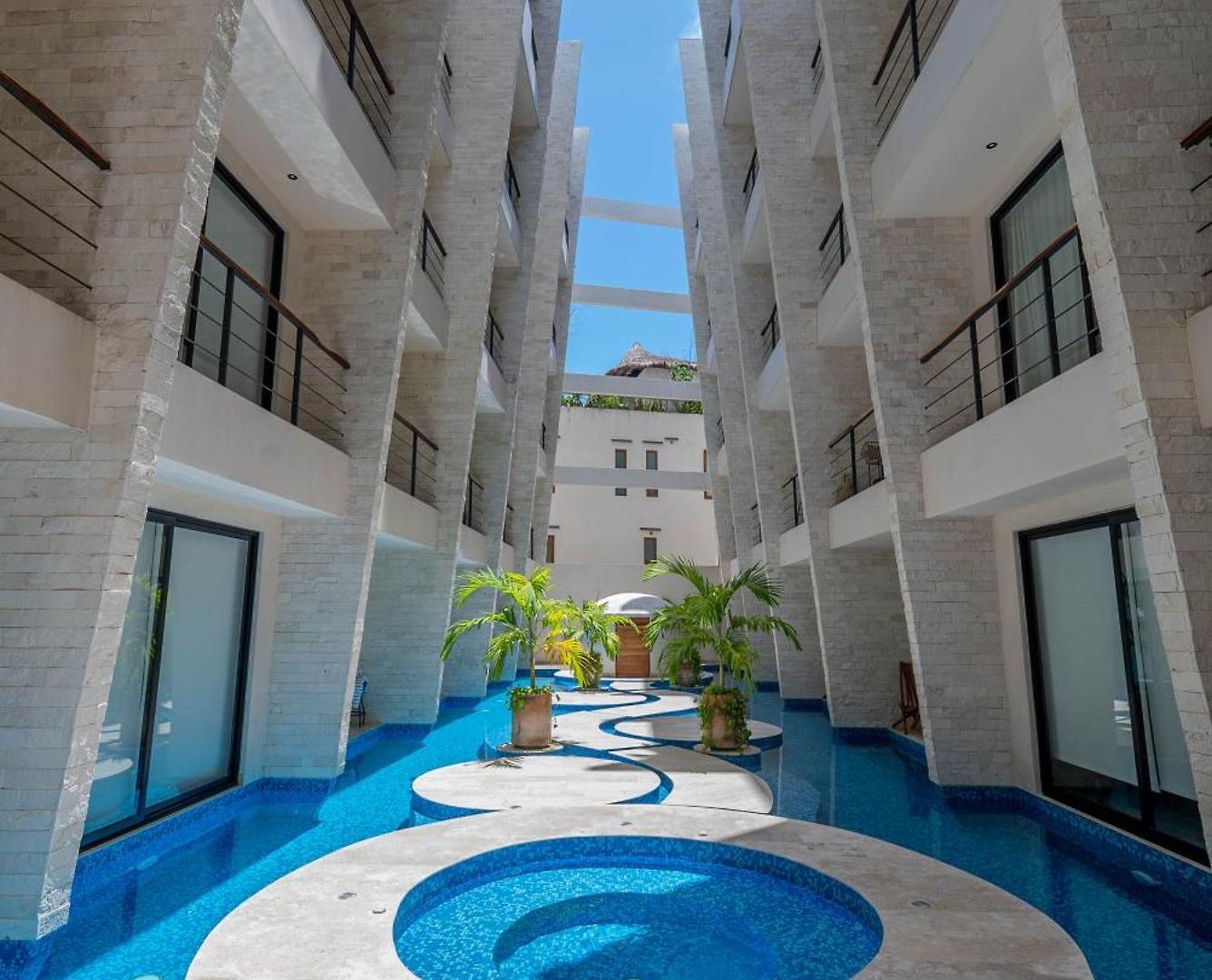 Holiday home King With Rooftop Pool, Sauna, Gym, Parking *