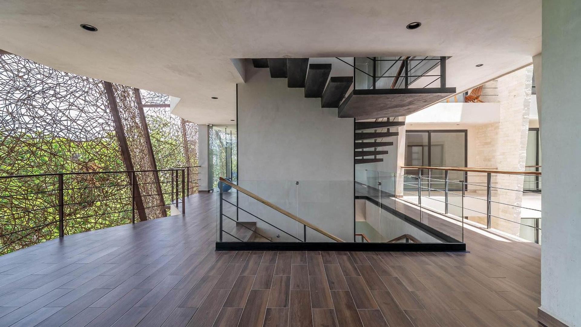 King With Rooftop Pool, Sauna, Gym, Parking *