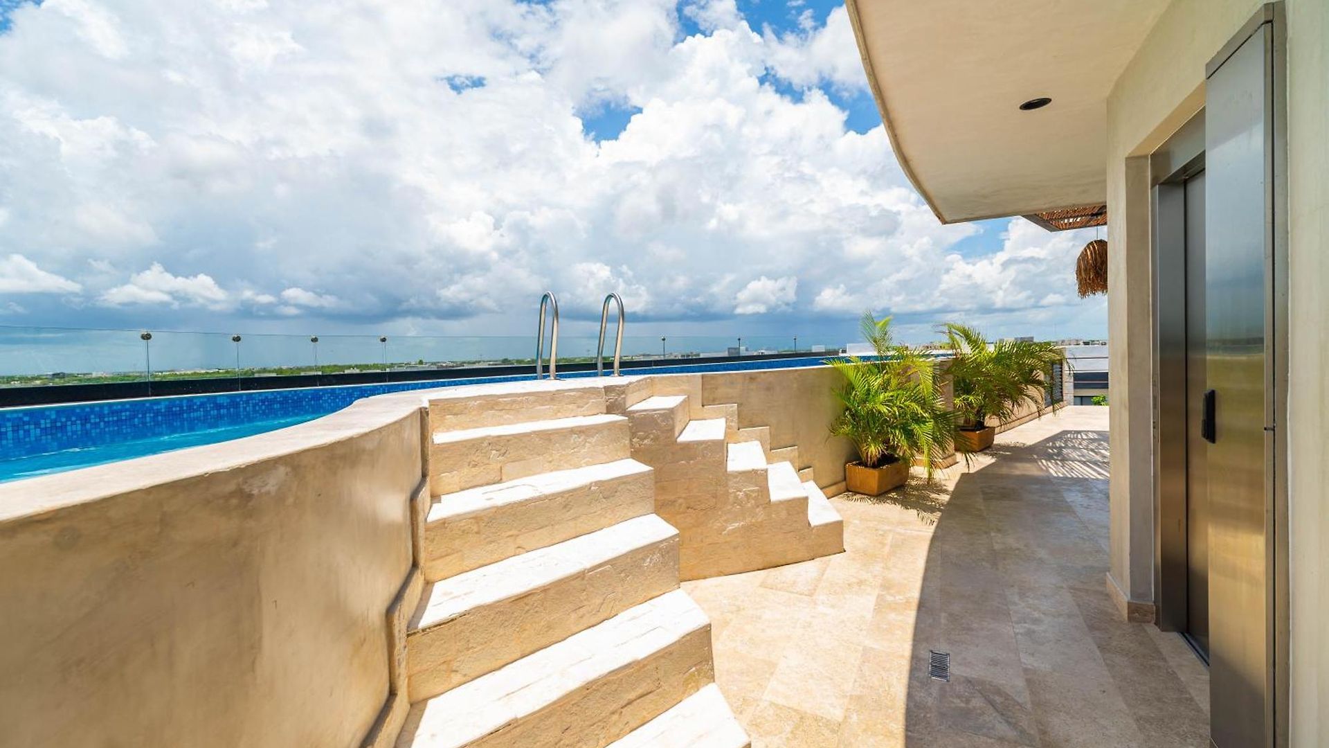 King With Rooftop Pool, Sauna, Gym, Parking Tulum