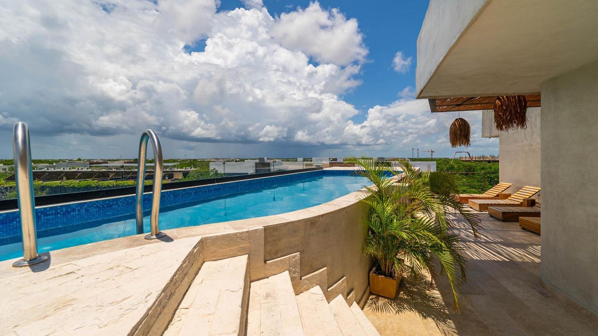 Holiday home King With Rooftop Pool, Sauna, Gym, Parking