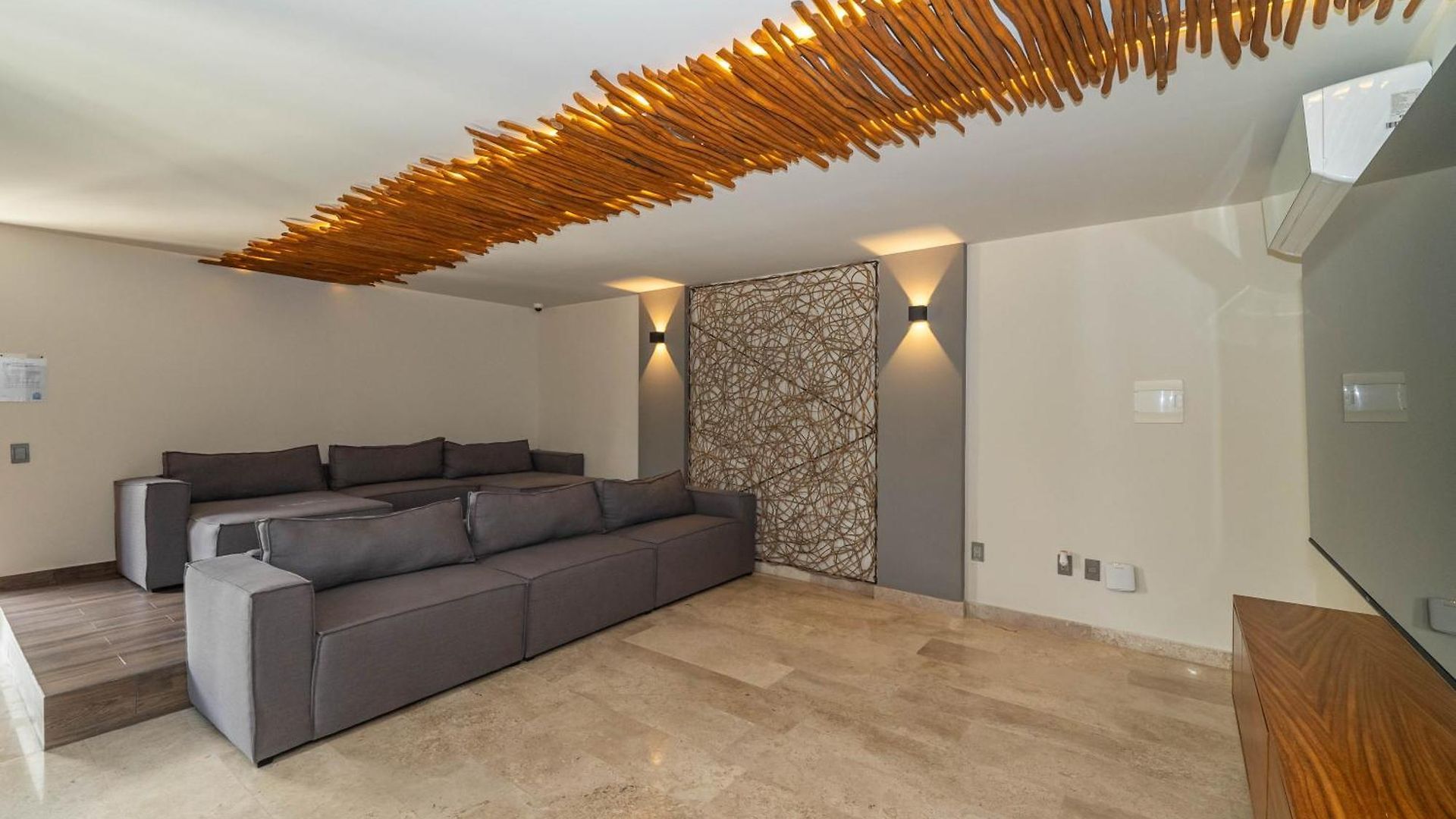 King With Rooftop Pool, Sauna, Gym, Parking Holiday home *