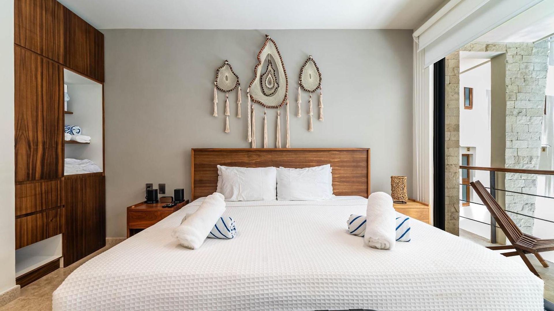 King With Rooftop Pool, Sauna, Gym, Parking Holiday home *