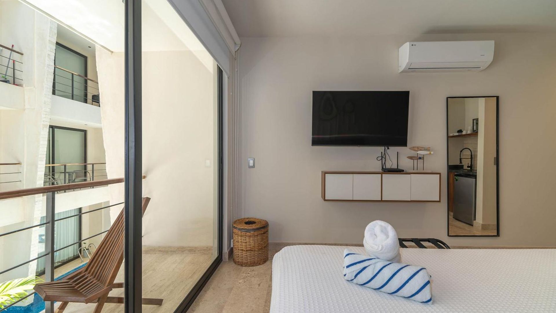 Holiday home King With Rooftop Pool, Sauna, Gym, Parking