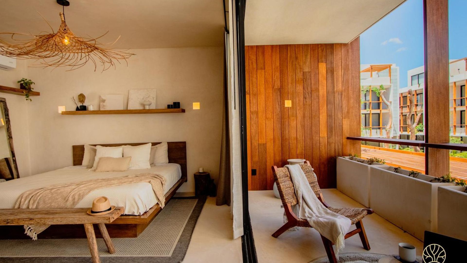 Muunek By Land Boutique Aparthotel 4*