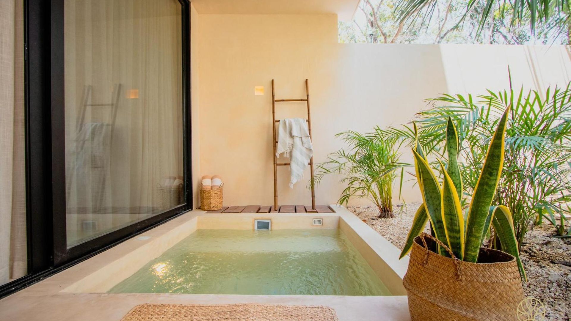 Muunek By Land Boutique Aparthotel