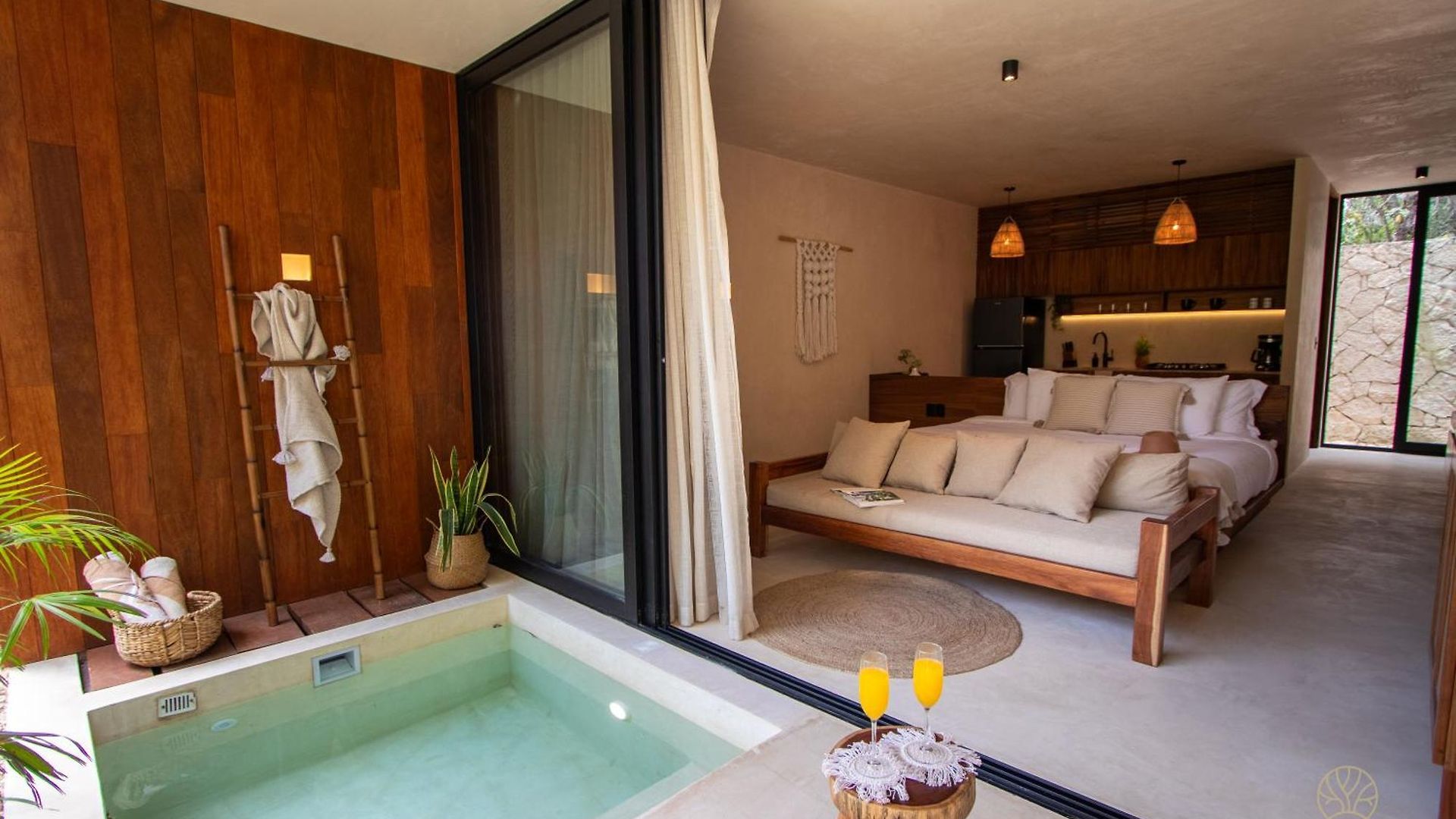 Muunek By Land Boutique 4*
