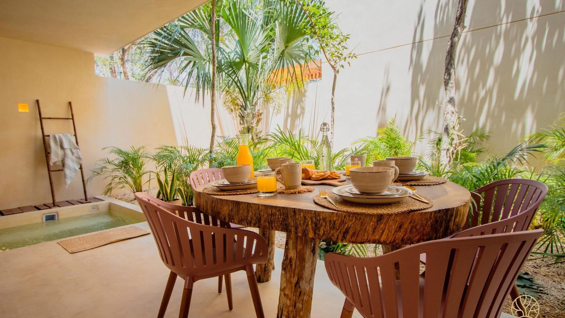 Muunek By Land Boutique Aparthotel 4*