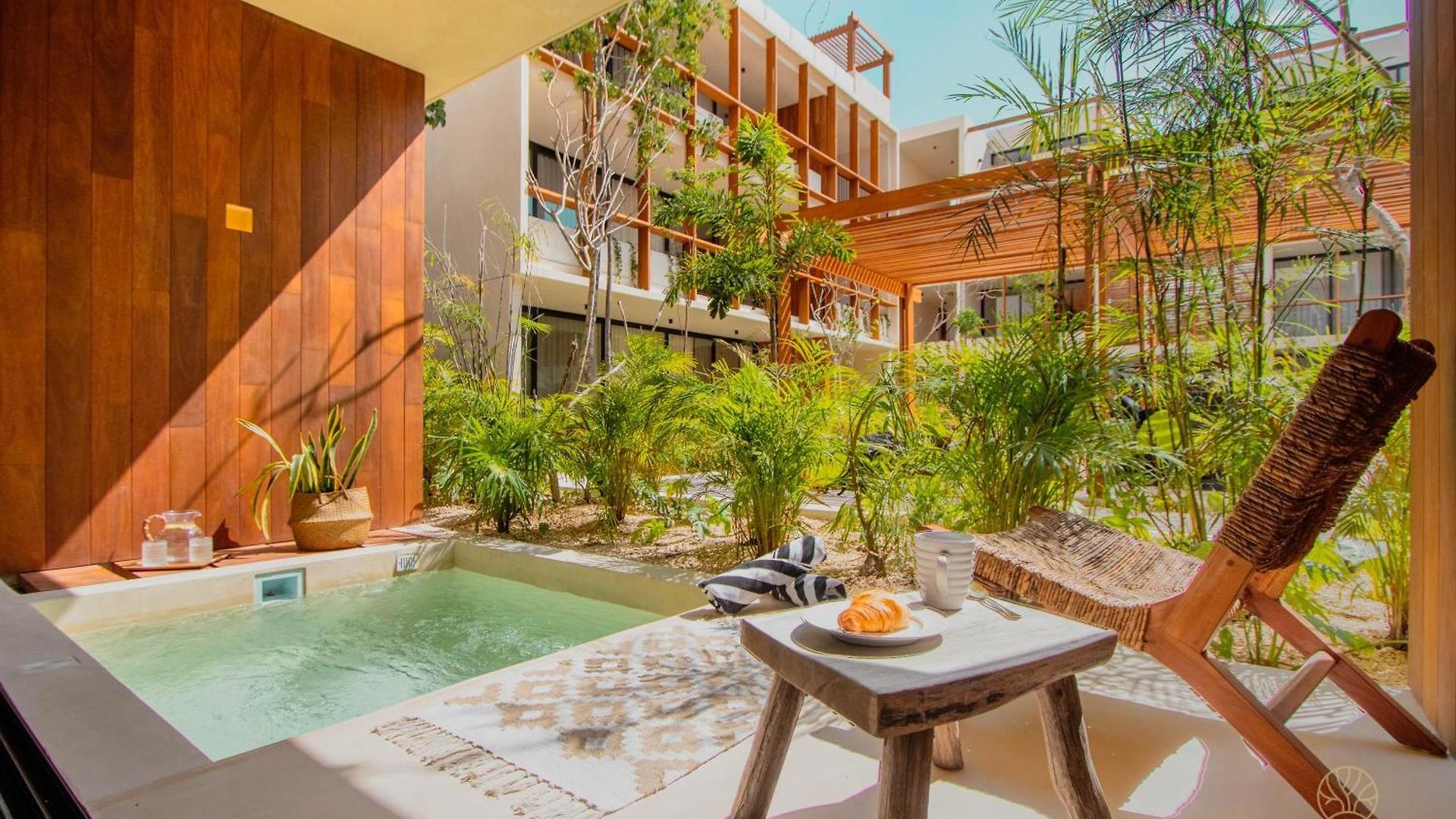 Aparthotel Muunek By Land Boutique 4*