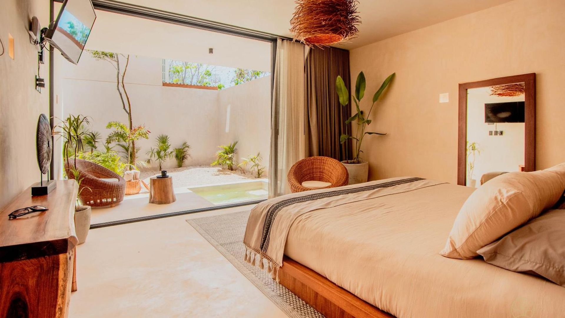Muunek By Land Boutique Aparthotel 4*