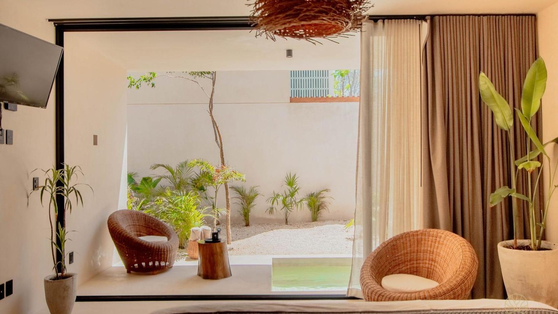 Muunek By Land Boutique 4*