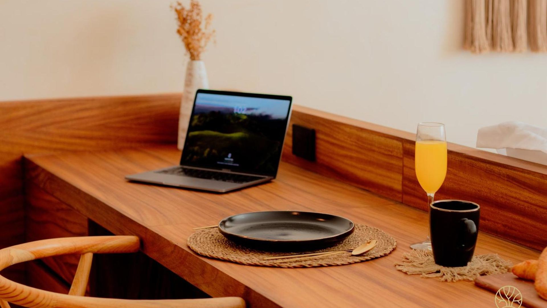 Muunek By Land Boutique