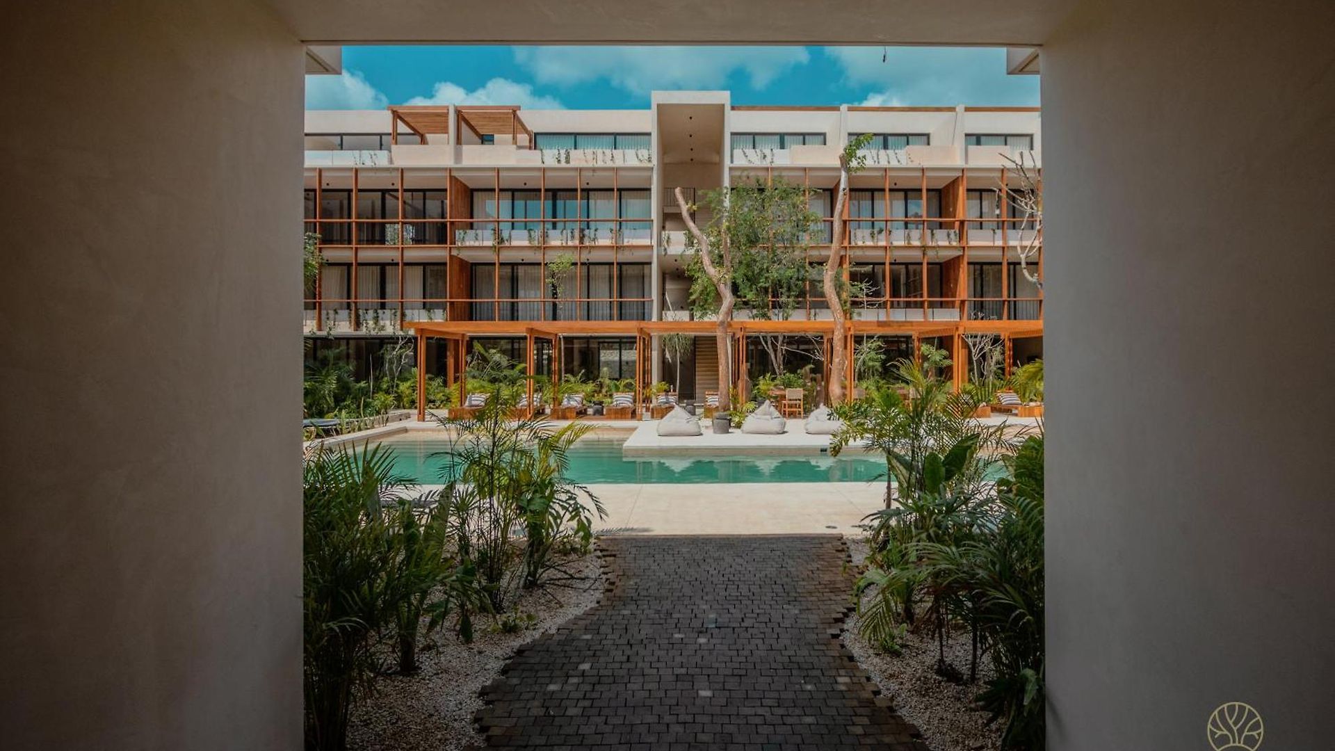 Muunek By Land Boutique Aparthotel 4*