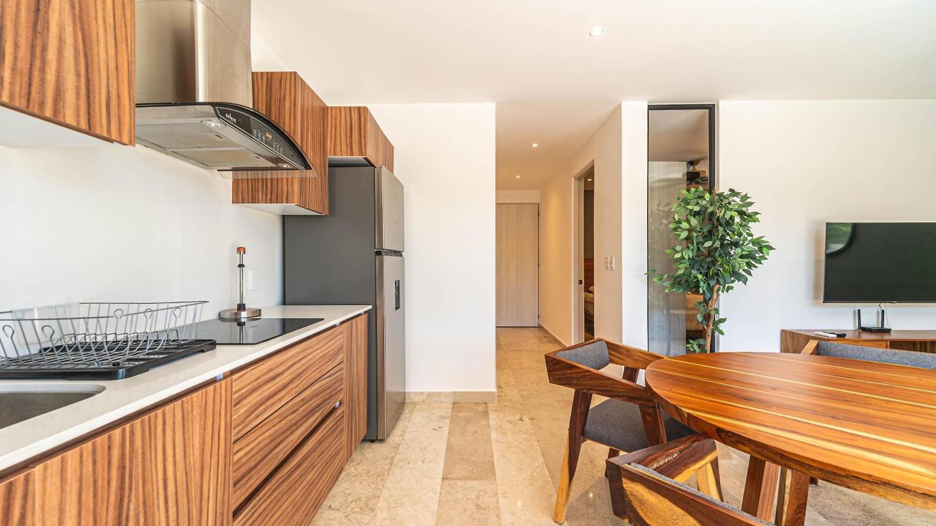 1 Bd With Private Balcony, Rooftop Pool, Gym