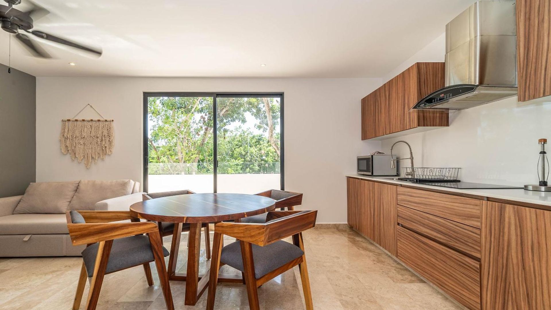 1 Bd With Private Balcony, Rooftop Pool, Gym *