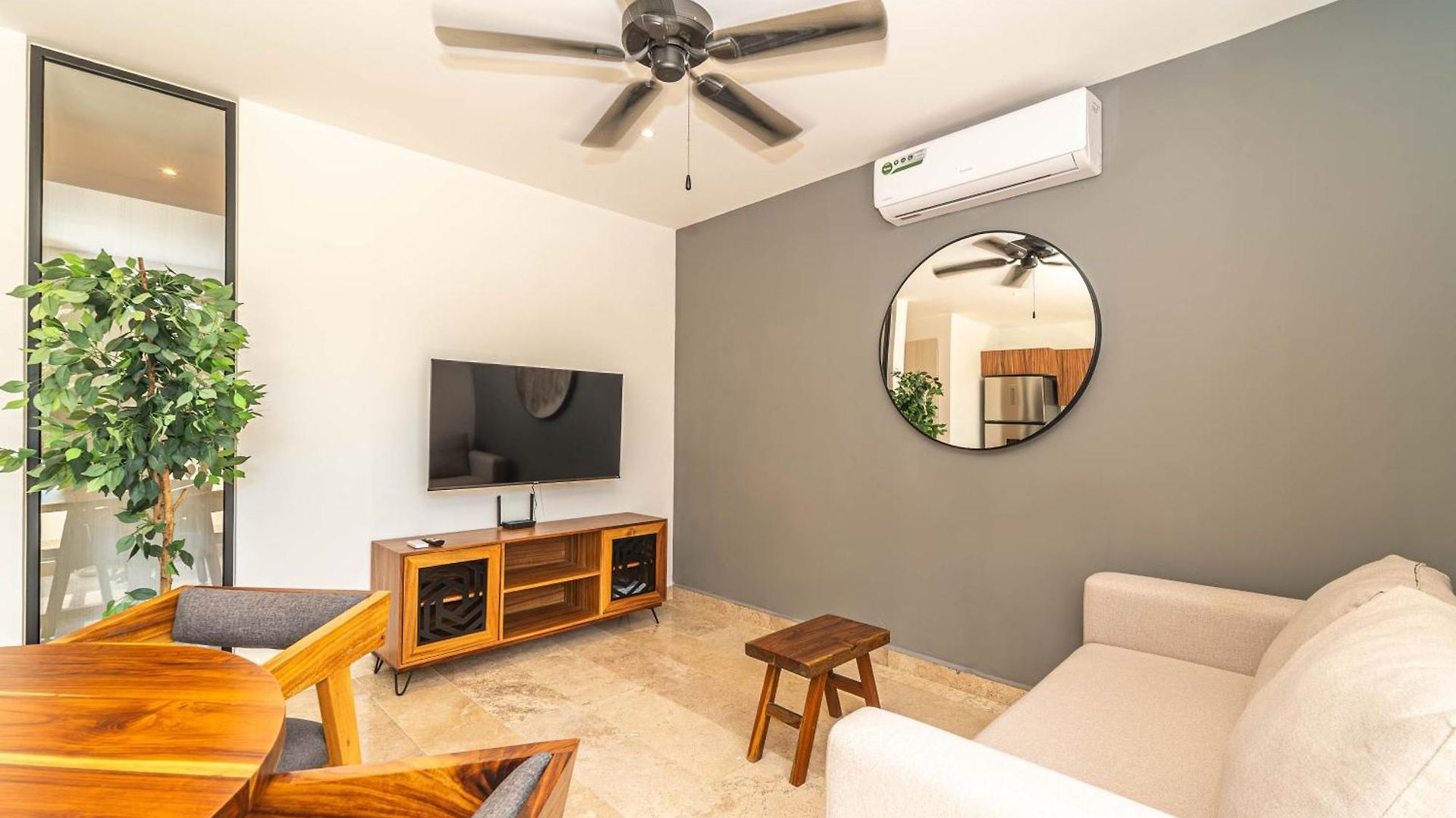 1 Bd With Private Balcony, Rooftop Pool, Gym