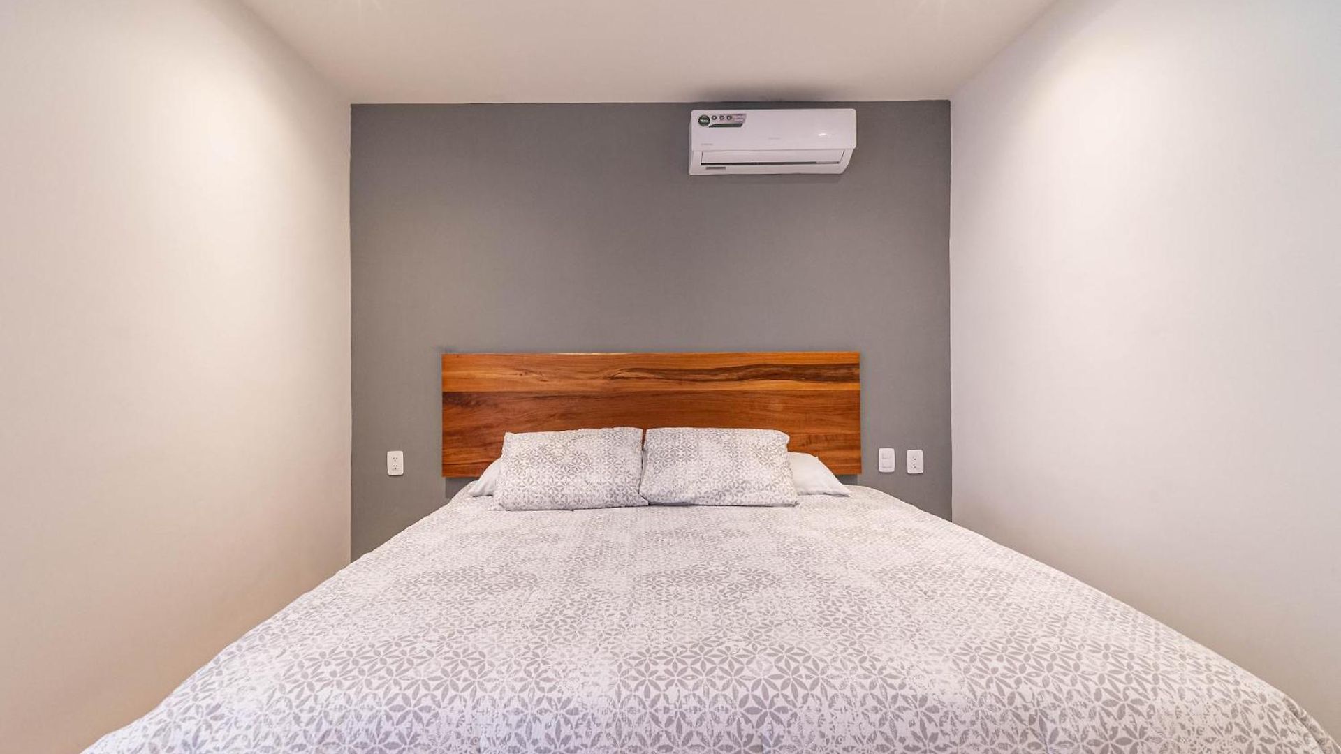 1 Bd With Private Balcony, Rooftop Pool, Gym *